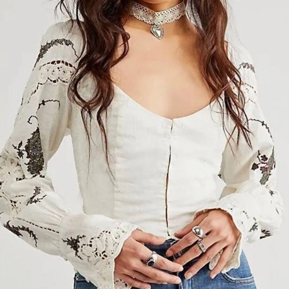 Final price 🍓Free People embroidered top